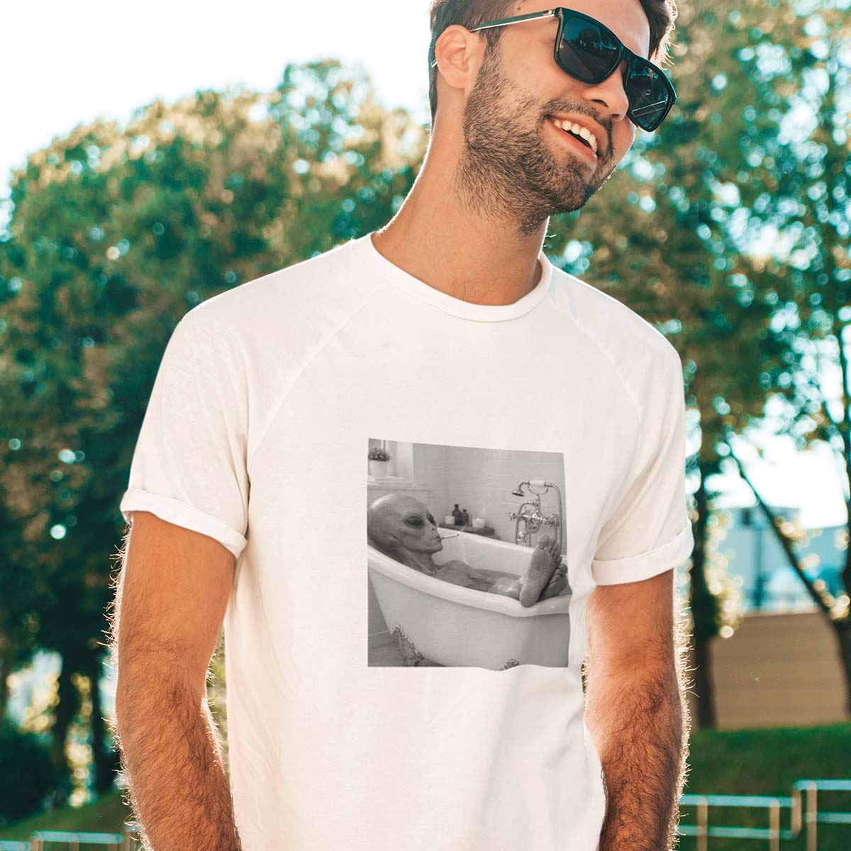 Unisex Alien Tub Soak T-Shirt